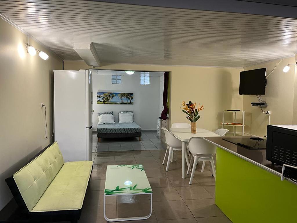 Agreable Appartement En Rez-De-Jardin A 450M De La Mer Sainte-Anne Εξωτερικό φωτογραφία