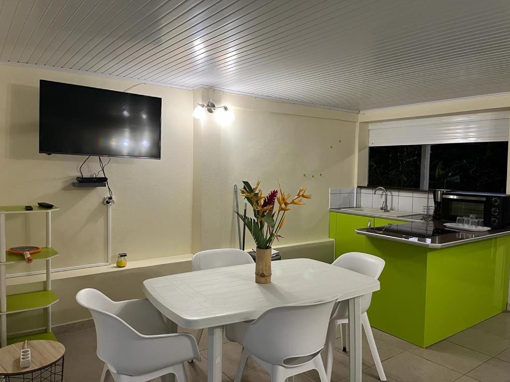 Agreable Appartement En Rez-De-Jardin A 450M De La Mer Sainte-Anne Εξωτερικό φωτογραφία
